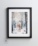Młody Jeleń w Zimowym Lesie